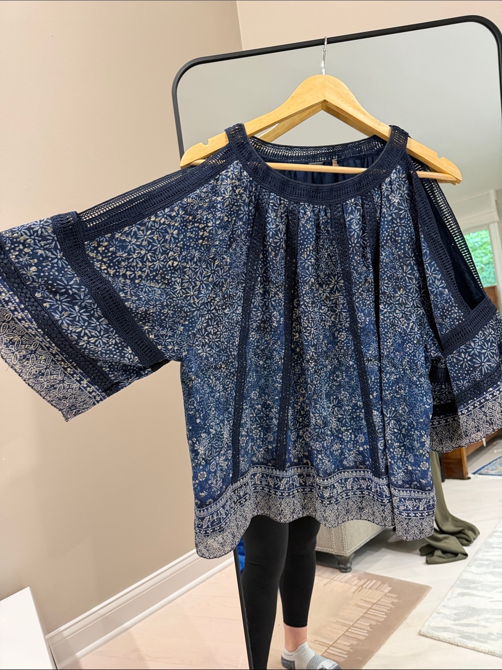 Elie Tahari Navy Blue Floral Cold-Shoulder Blouse